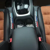 Wypełnienie między przednimi siedzeniami BMW