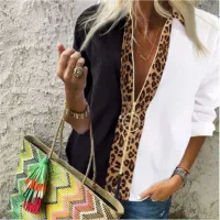 Women's zipped shirt with long sleeves and leopard pattern