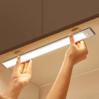 Vezeték nélküli LED lámpatest mozgásérzékelővel szekrény alatt, szekrényvilágítás, USB újratölthető mágneses mozgásaktivátorral