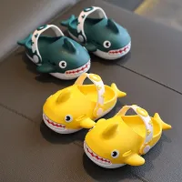 Papuci de plajă pentru copii în formă de rechin