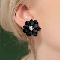 Beautiful lady earrings in the shape of Madelyn flower