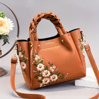 Elegant bag with floral embroidery and removable strap