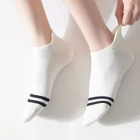 5 Paar bequeme und atmungsaktive rutschfeste Knöchelsocken mit Streifen