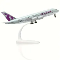 Model de colecție al avionului Airbus A380 al companiei Qatar Airways la scară 1:300