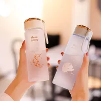 Sticlă de plastic cu capac pentru băuturi