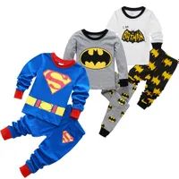 Pijama pentru copii cu motive de supereroi