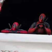 Trendy voděodolná samolepka v provedení oblíbeného akčního hrdiny Deadpool