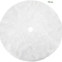 Tapis moelleux blanc sous le sapin