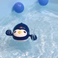 Plávacie tučniak do vane alebo bazénu