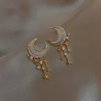 Beautiful large gold moon shaped earrings (Gold)
