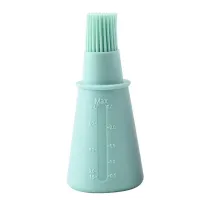 Silicone brush with oil container