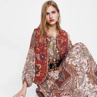 Gypsy Apparel Červená zamatová vyšívaná vesta s flitrami