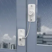 Klasszikus védőzár az ablakhoz fekete vagy fehér színben történő kinyitással szemben