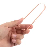 Practical squeegee for removing plaque and bacteria from the tongue - rose gold colour Theopilos