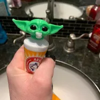 Zábavný módny nástavec na zubnú pastu - Baby Yoda
