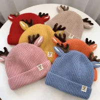 Autumn and winter children's knitted hat with deer motif for children 1-4 years old