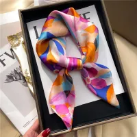 Luksusowy jedwabny szalik kwadratowy dla kobiet z wzorami mod