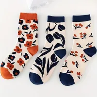 Comfortable and breathable socks with floral pattern - 3 pairs