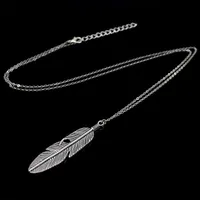 Long necklace with leaf