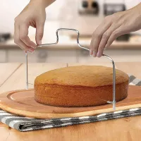 Nastavitelný nerezový drátěný kráječ dortů