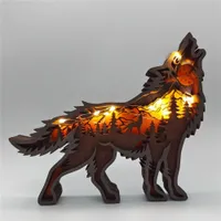 Figurine en bois de loup avec lumières LED