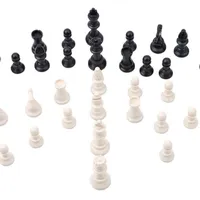 32 Piese de Șah