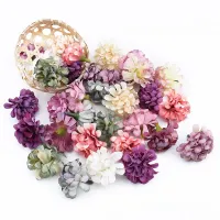 Gyönyörű dekoratív művirágok