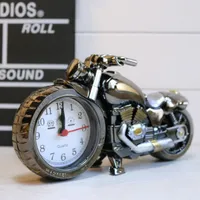 Luxusné dizajnové hodiny Servaos v tvare motocykla vo farbe kovu