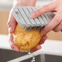 Perie universală pentru curățarea legumelor și fructelor - un ajutor practic în bucătărie