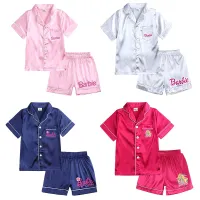 Pijama modernă pentru fete, formată din două piese, din material lucios, cu motivul Barbie