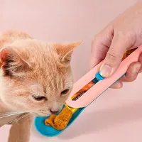 Hrănitor pentru pisici cu ingrediente sub formă de bastonașe - Fără resturi