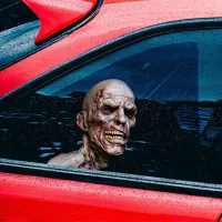 Zábavná nálepka na auto s motívom zombie