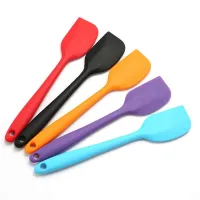 Silicone spatula to stir the dough