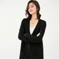 Women's knitted cardigan with long sleeve and slim fit cut