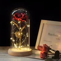 Rose LED dans un vase en verre