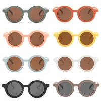Gyerekek klasszikus monokróm trendi napszemüveg - több szín