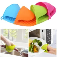 Silicone oven mitt