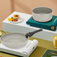 Set of 3 pots and pans with removable handles