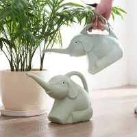 Stropitoare stilată pentru udarea florilor de grădină și a celor de exterior în formă de elefant Kyrylo