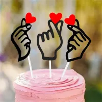 Mână ținând inima - 10 bucăți decorațiuni trendy pentru tort sau cupcakes