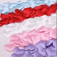 100 ks látkových srdíčkových konfet na dekoraci valentýnské párty nebo svatební hostiny