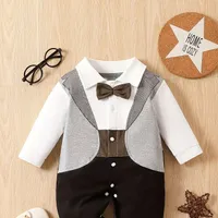 Combinaison à manches longues pour bébé gentleman - adorable tenue pour garçon