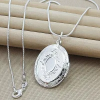 Women's opening necklace for photo storage