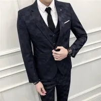 Men's slim suit with plaid pattern