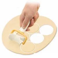 Pinch for dough with round pattern