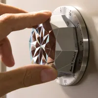 Moderný strieborný magnetický časovač Domantas z nehrdzavejúcej ocele
