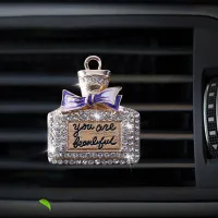 Dekoratív parfümös üveg - luxus illatú autó