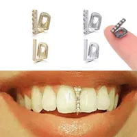 Módny piercing s kamienkami medzi zubami