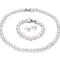 Jewelry set of pearls