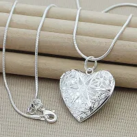 Women's necklace with an opening heart